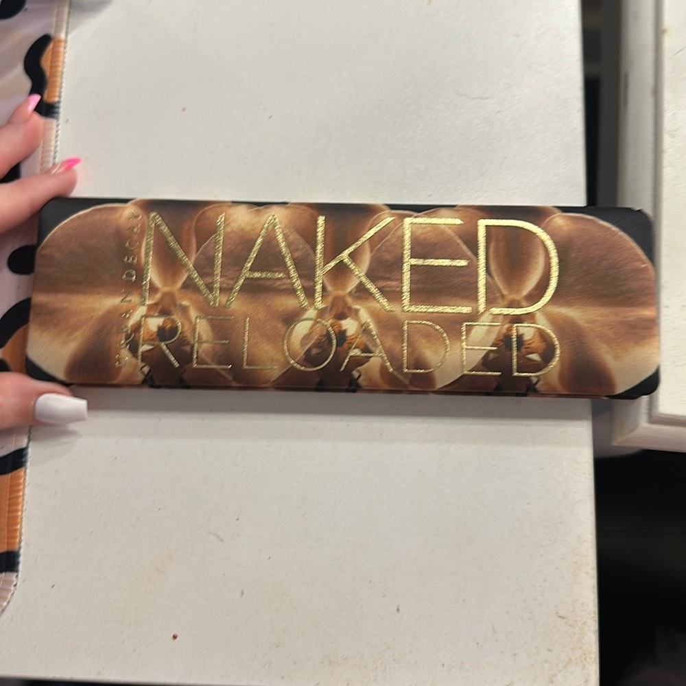 Naked reloaded brand new eyeshadow pallet.